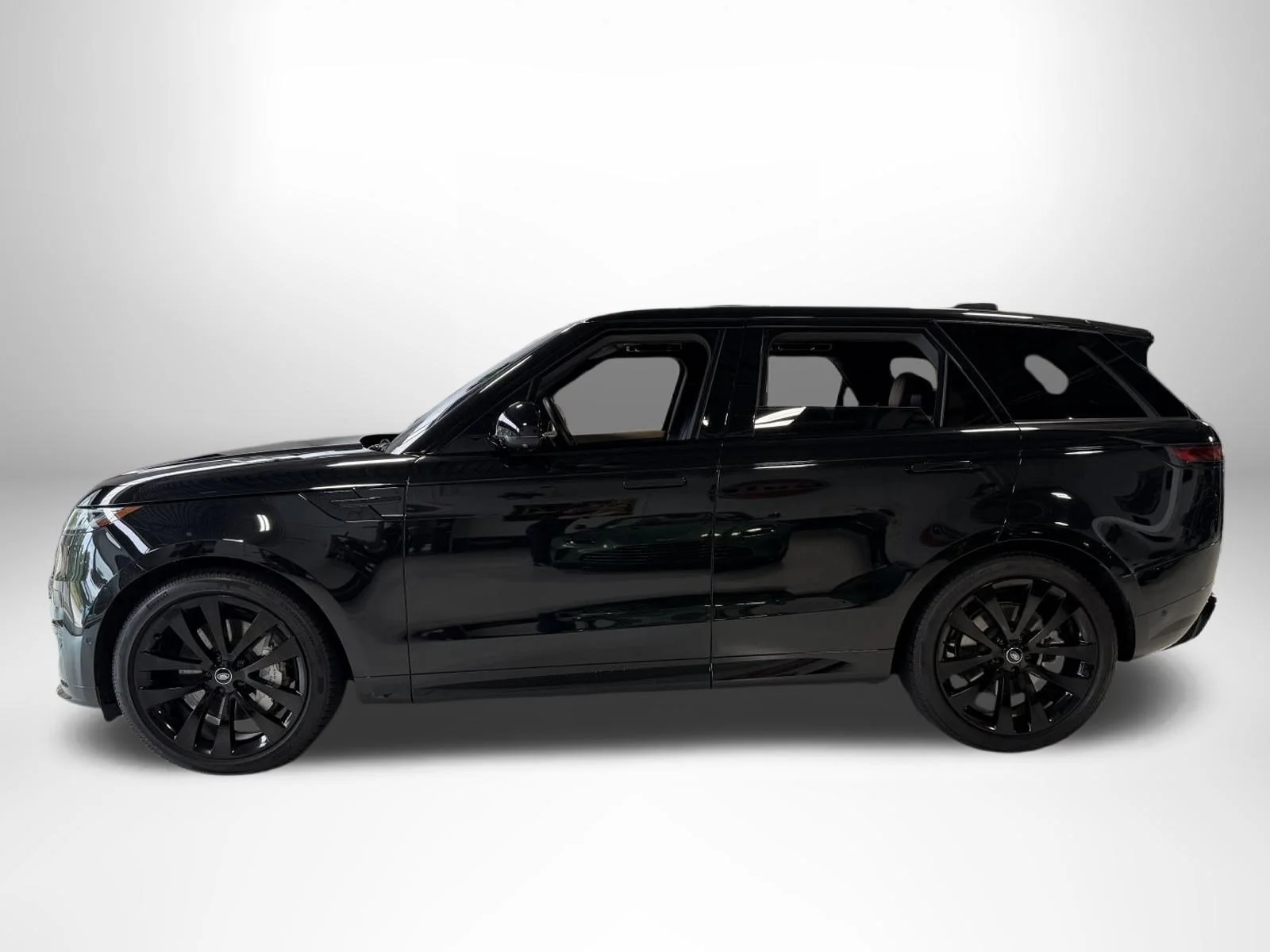 Used 2025 Santorini Black Metallic Land Rover Dynamic SE image 6