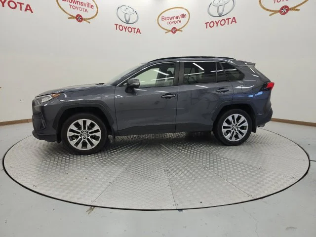 Used 2021 Gray Toyota XLE Premium image 5