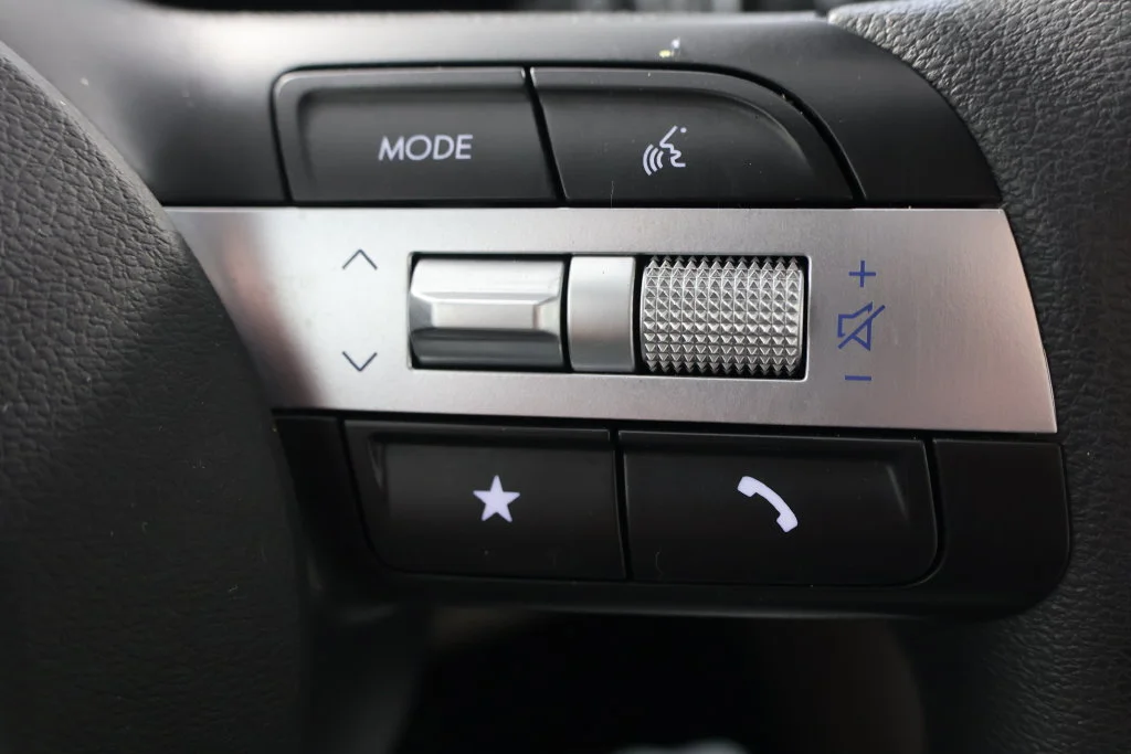 Used 2025 Phantom Black Hyundai SEL image 12
