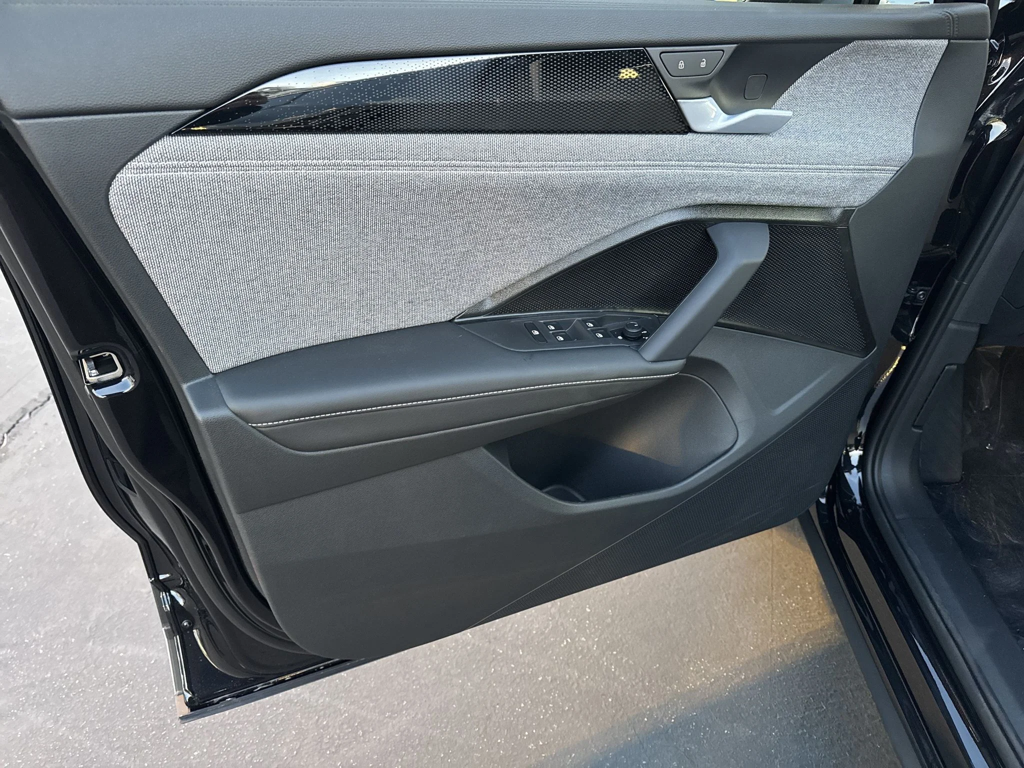 New 2026 Deep Black Pearl Volkswagen S image 14