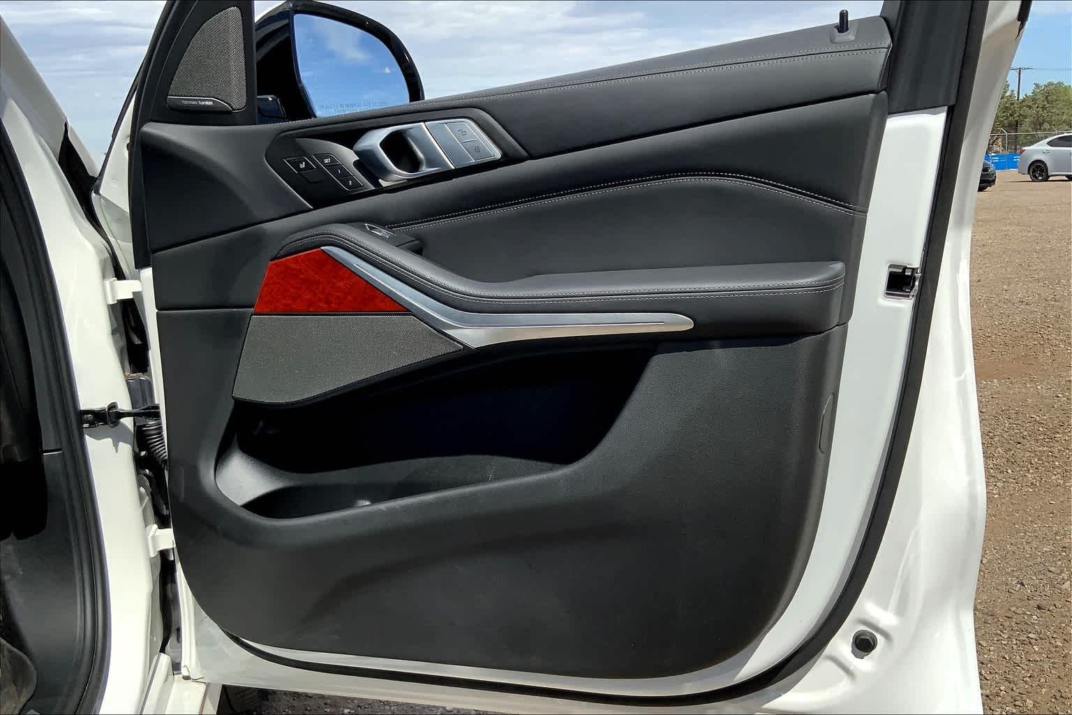 Used 2022 Mineral White Metallic BMW ALPINA XB7 image 22