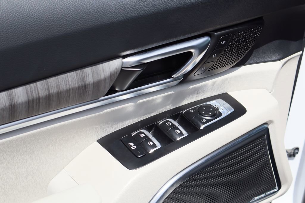 Used 2023 White Kia SX Prestige image 21