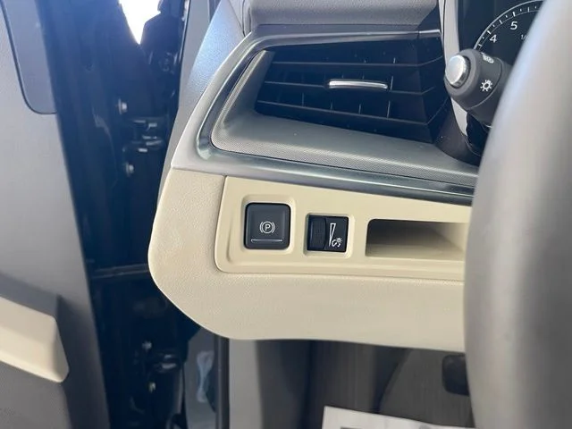 Used 2025 Green Cadillac Premium Luxury image 36