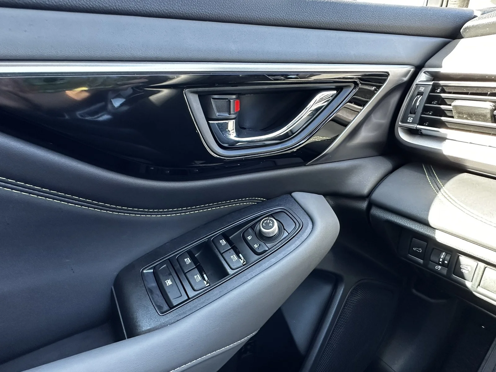 2025 Subaru Outback Onyx Edition - Photo 26