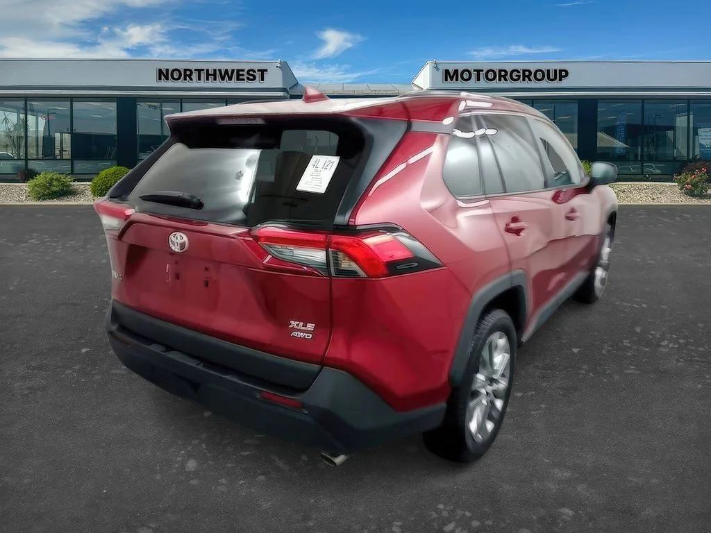 Used 2024 Ruby Flare Pearl Toyota XLE Premium image 4