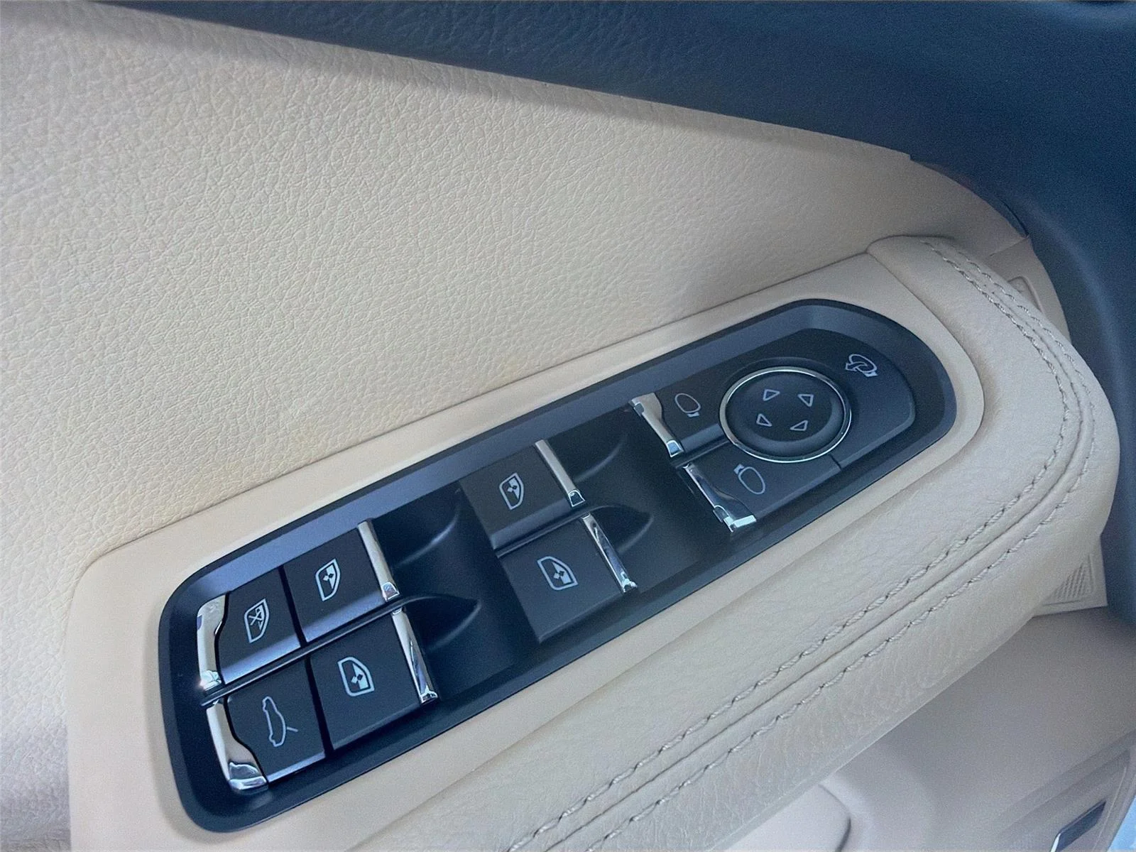 2026 Porsche Macan S - Photo 8