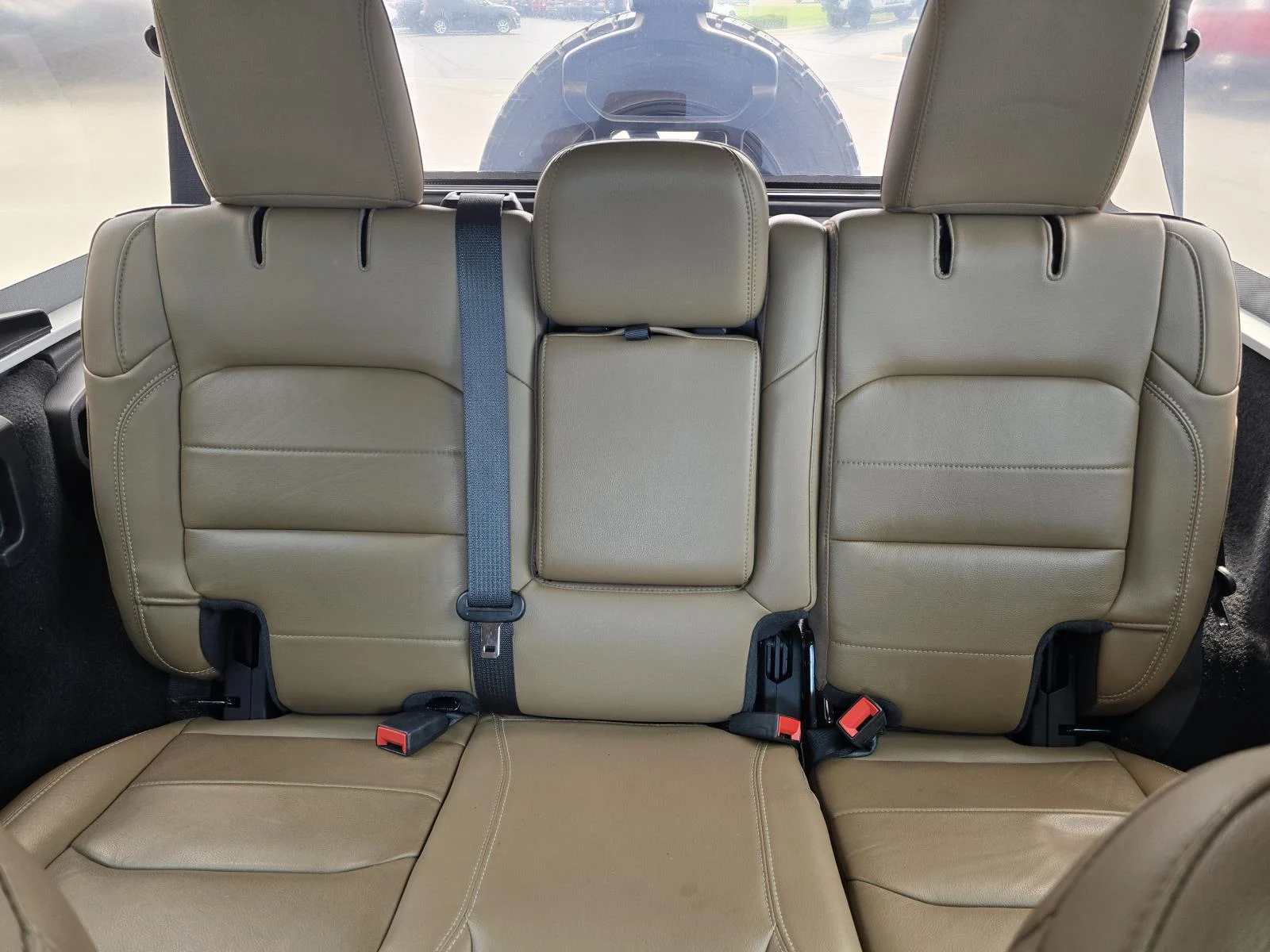 Used 2020 Bright White Clearcoat Jeep Sahara image 18