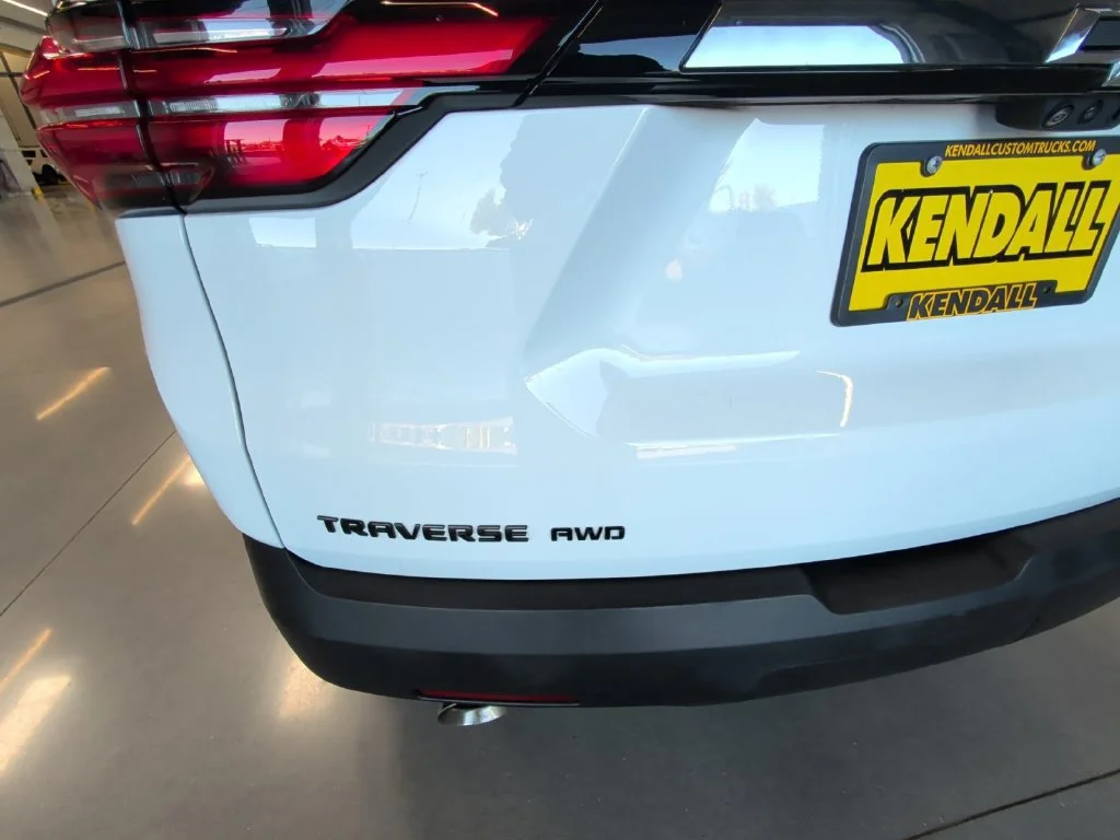 Used 2023 SUMMIT WHITE Chevrolet RS image 30