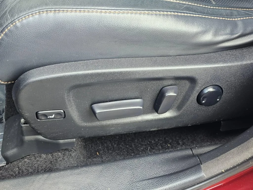 Used 2015  Toyota Limited image 26