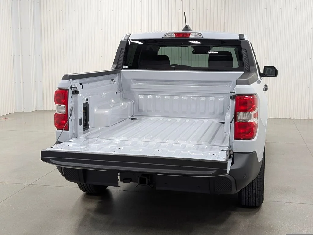 New 2026 Space White Metallic Ford XLT image 20