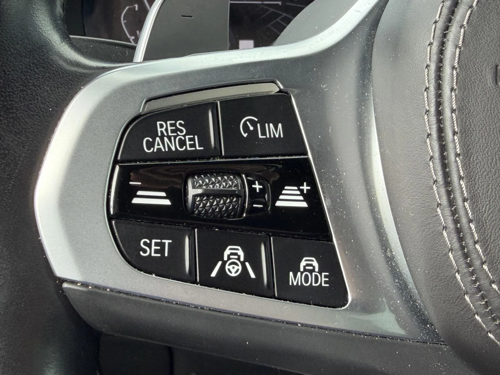 Used 2022 Carbon Black Metallic BMW M50i image 10