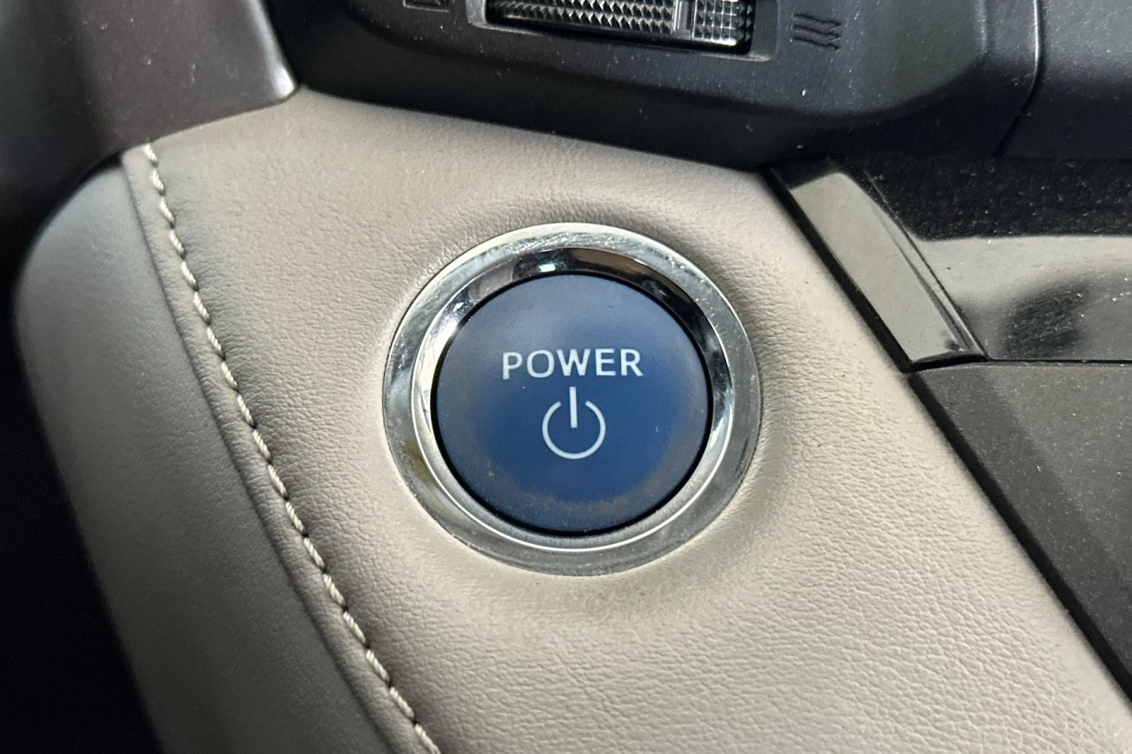 Used 2016 Silver Toyota XLE image 23