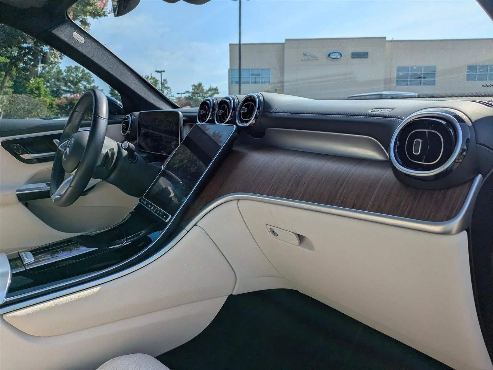 Used 2024 Black Mercedes-Benz GLC 300 image 37