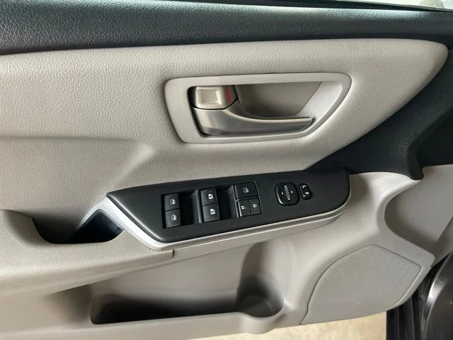 Used 2015 Gray Toyota LE image 11