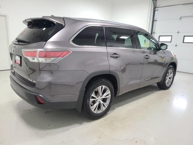 Used 2015 Predawn Gray Mica Toyota XLE image 5