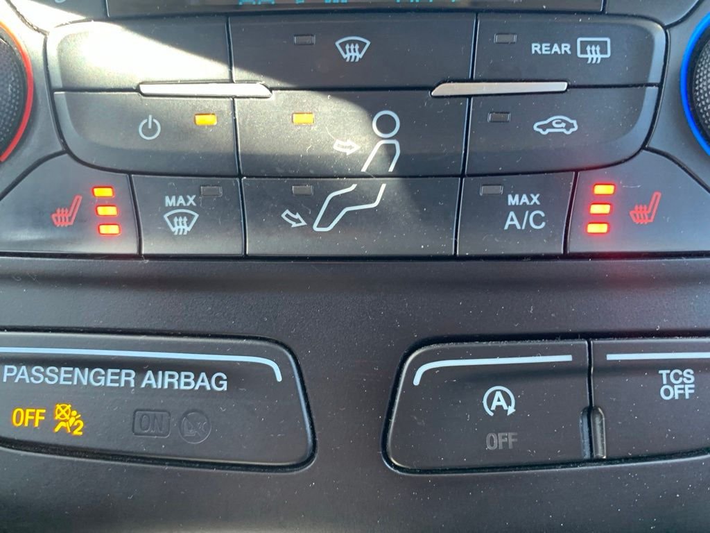 Used 2017 Red Ford SE image 21