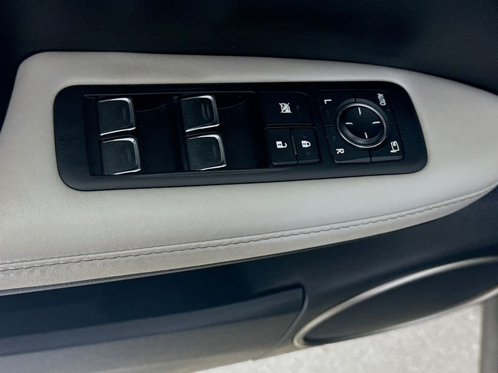 Used 2017 Nebula Gray Pearl Lexus Base image 18