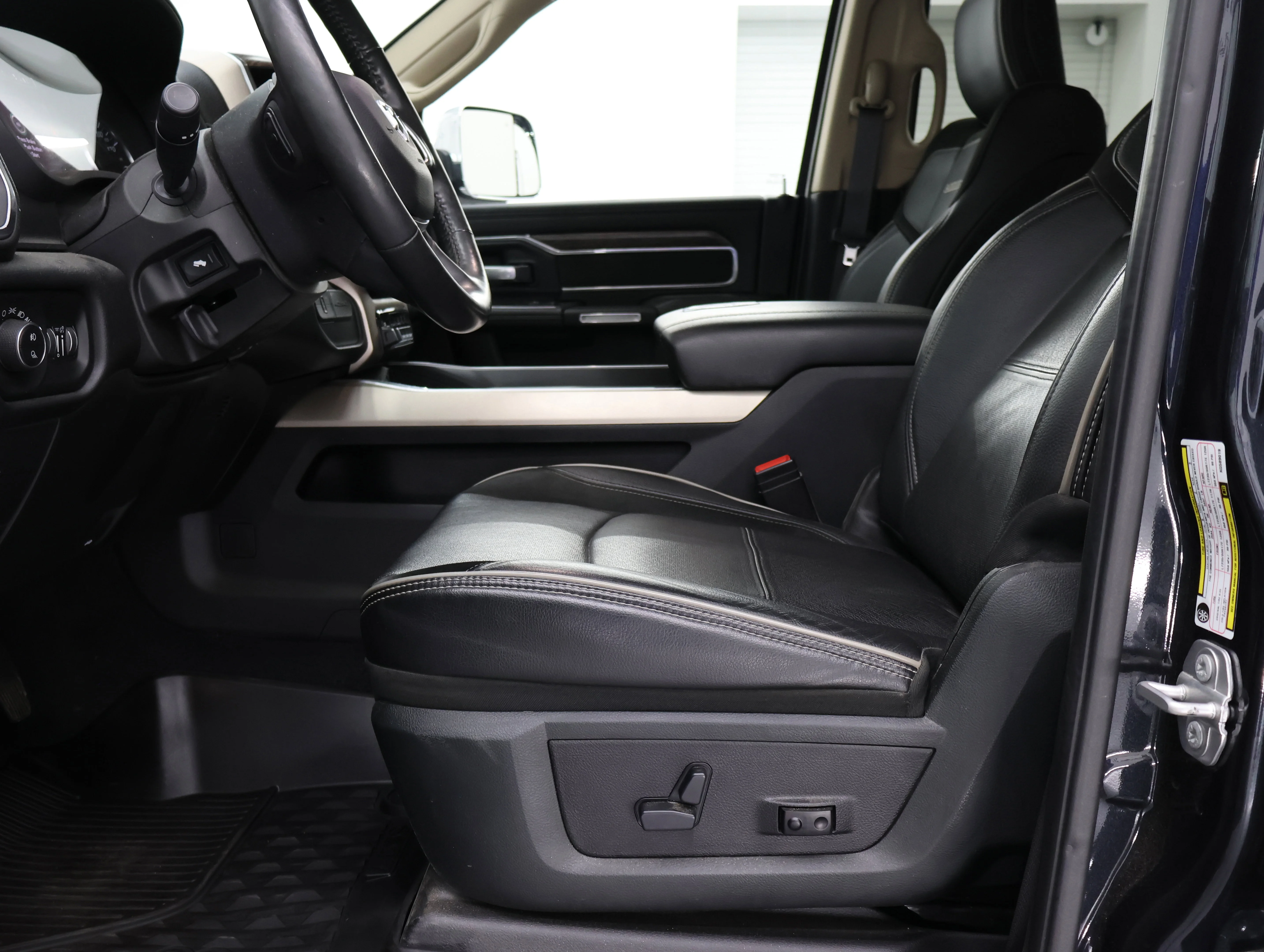 Used 2019 Maximum Steel Metallic Clearcoat Ram Laramie image 8