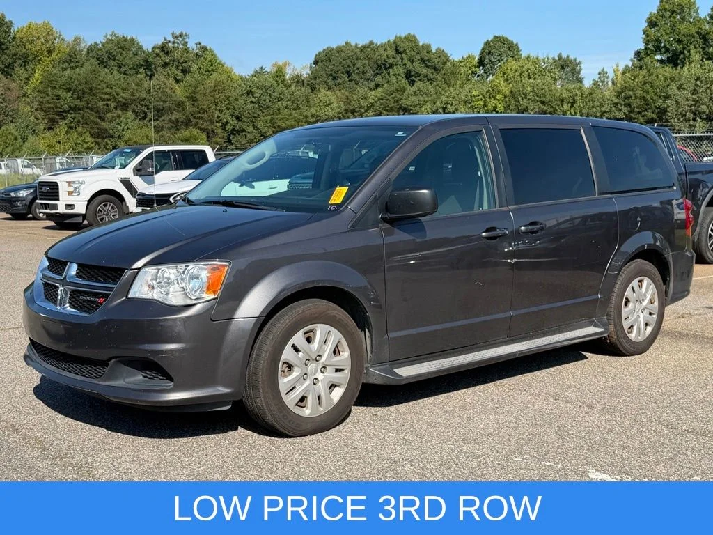 Used 2018 Gray Dodge SE image 3