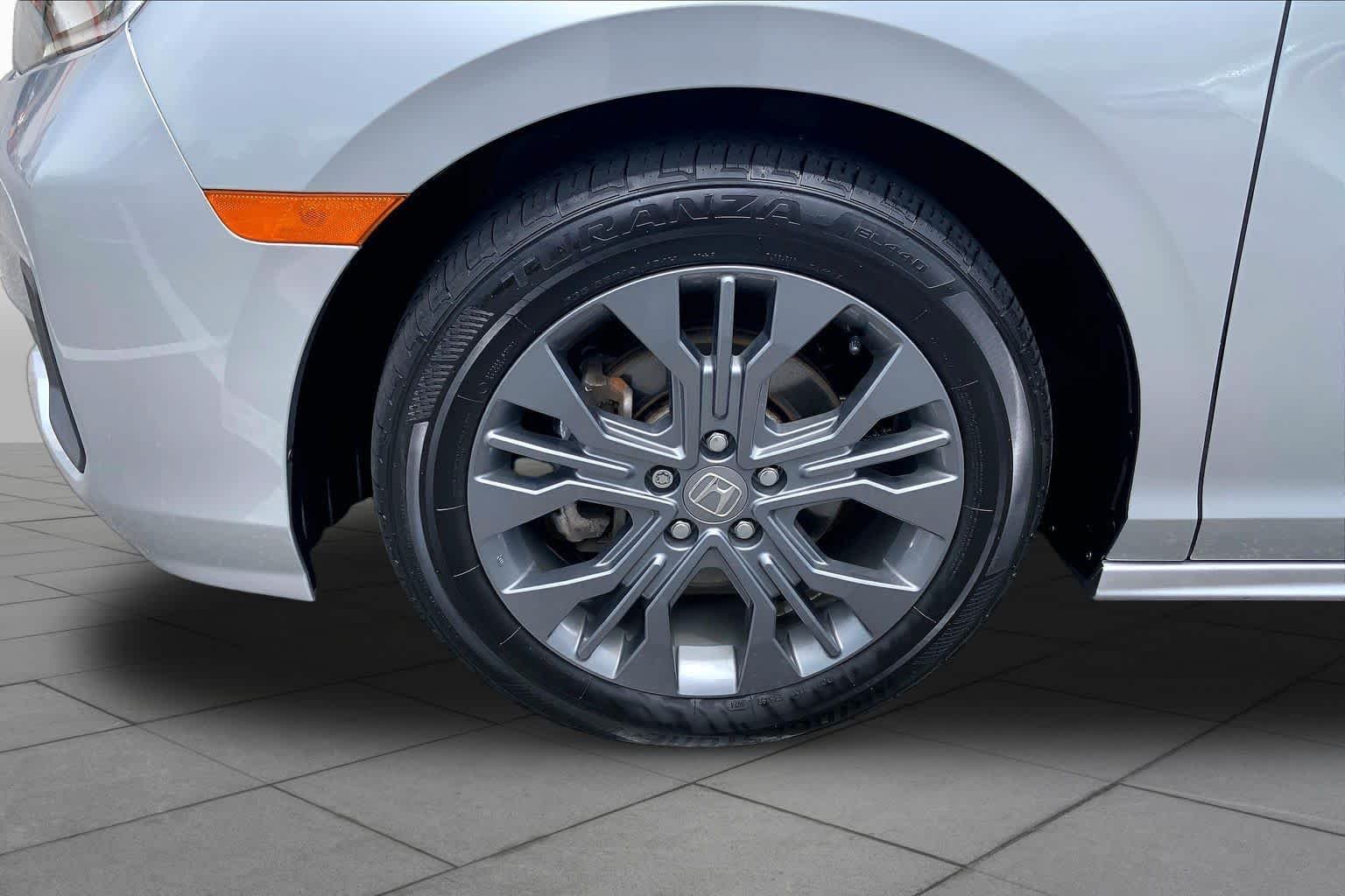 Used 2025 Solar Silver Metallic Honda Touring image 10