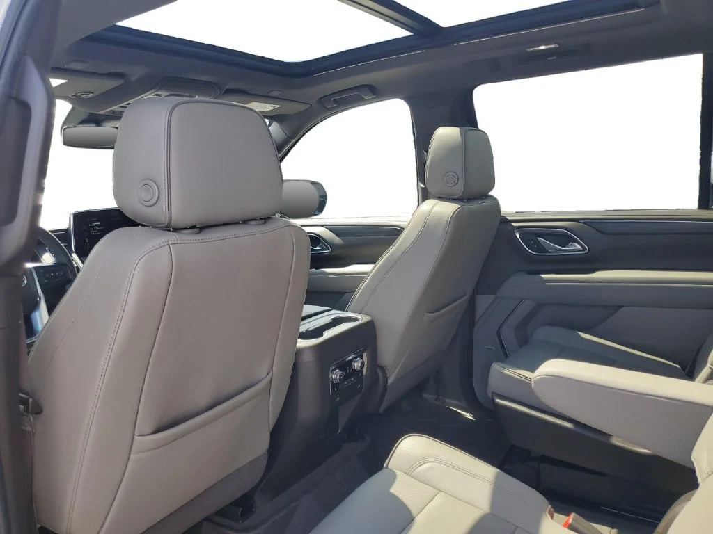 Used 2023 Sterling Metallic GMC SLT image 29