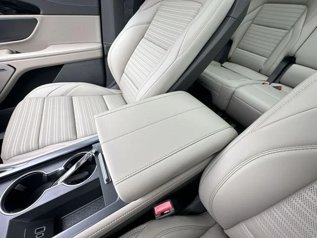 Used 2025 White Lincoln Reserve image 21