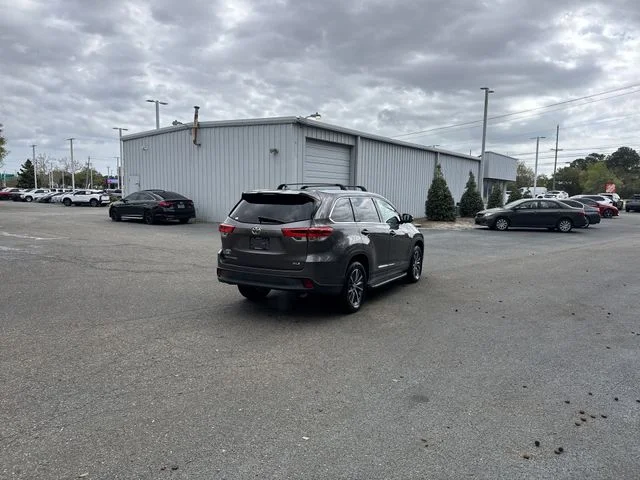Used 2019 Gray Toyota XLE image 5
