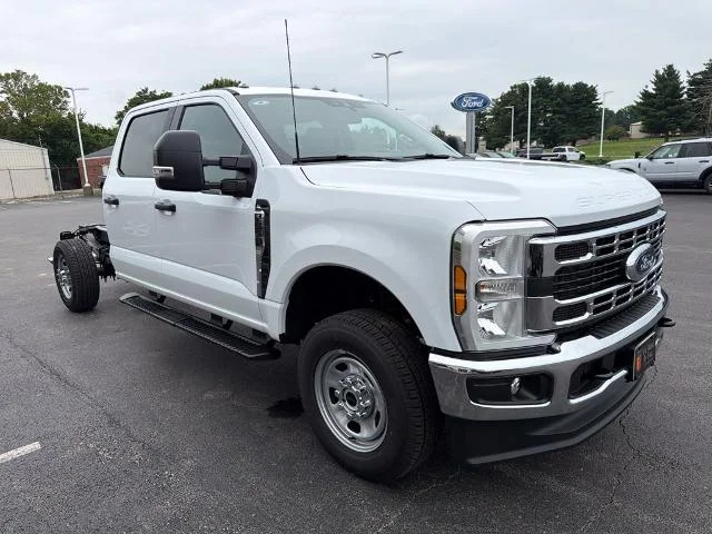 New 2026 Oxford White Ford F-350® XL image 33