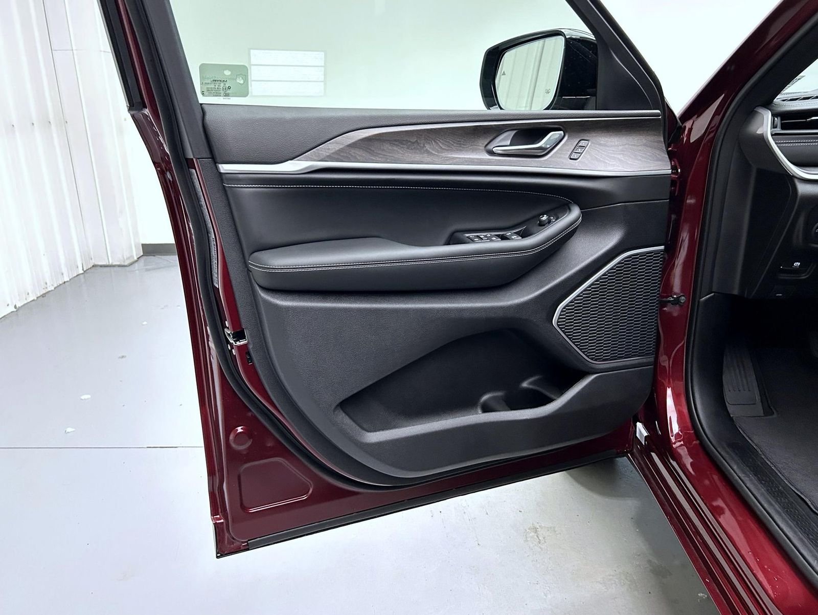New 2026 Velvet Red Pearlcoat Jeep Limited Reserve image 9