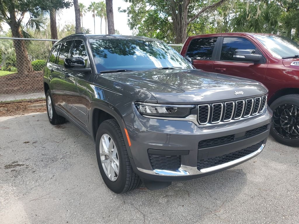 Used 2025 Gray Jeep Laredo image 1