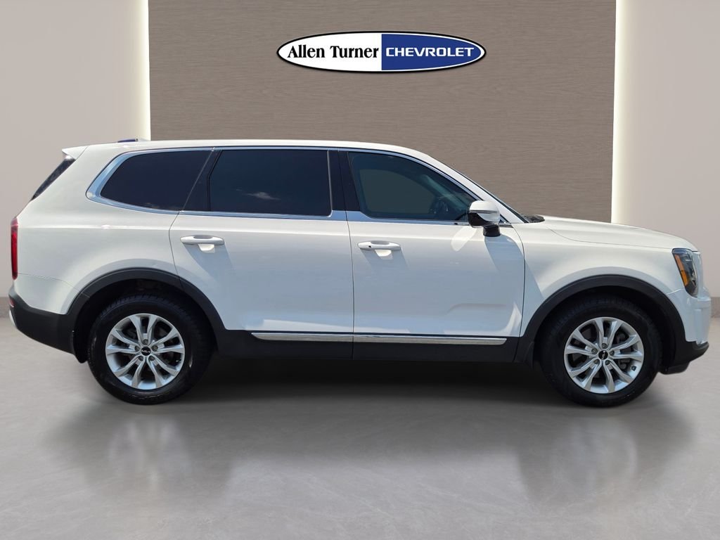 Used 2022 White Kia LX image 5