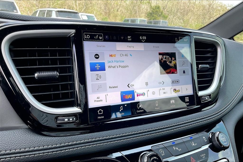 New 2026 Chrysler Pacifica Select 4D Passenger Van