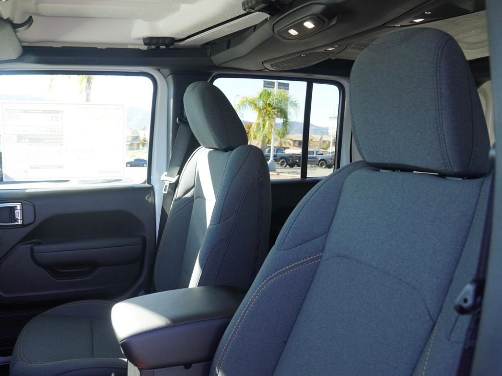 New 2026 Bright White Clear-Coat Exterior Paint Jeep Sport image 20