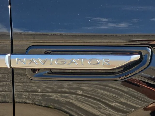 Used 2018 Black Velvet Lincoln Reserve image 36