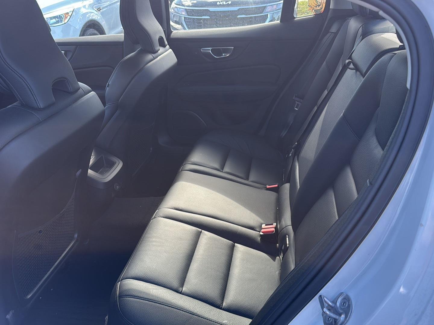 Used 2024 Crystal White Metallic Volvo Plus Dark Theme image 22