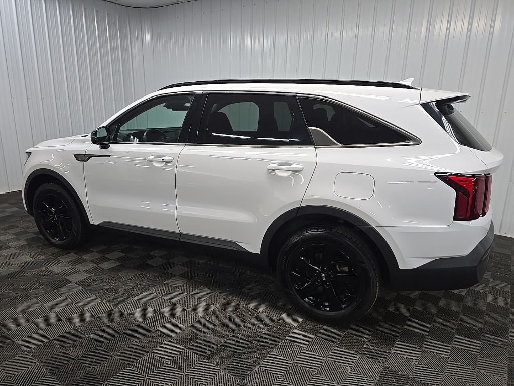 Used 2021 White Kia S image 4