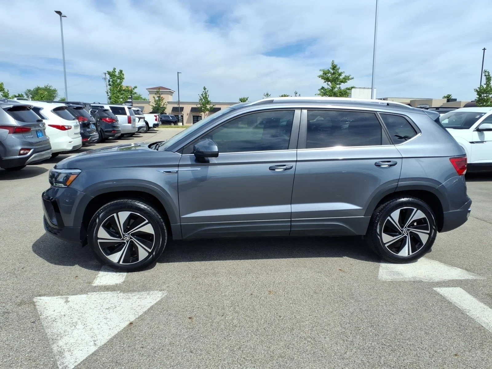 Certified Used 2024 Platinum Gray Metallic (2r2r) Volkswagen SE 4Motion image 4