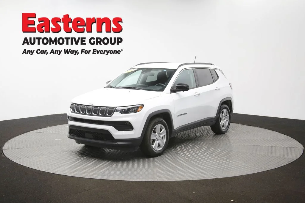 Used 2022 White Jeep Latitude image 55