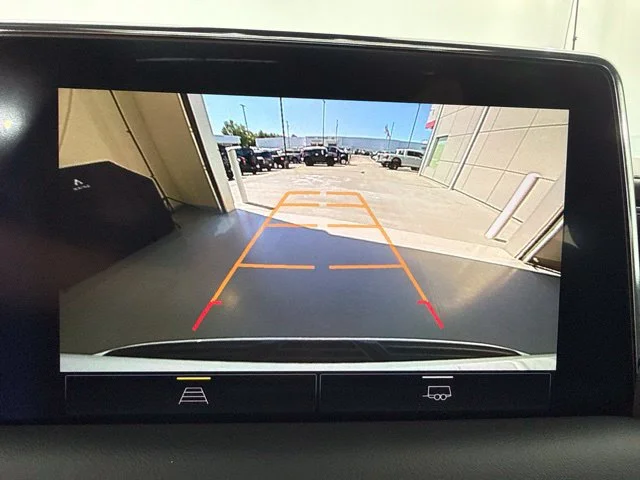 Used 2023 White Chevrolet Z71 image 25