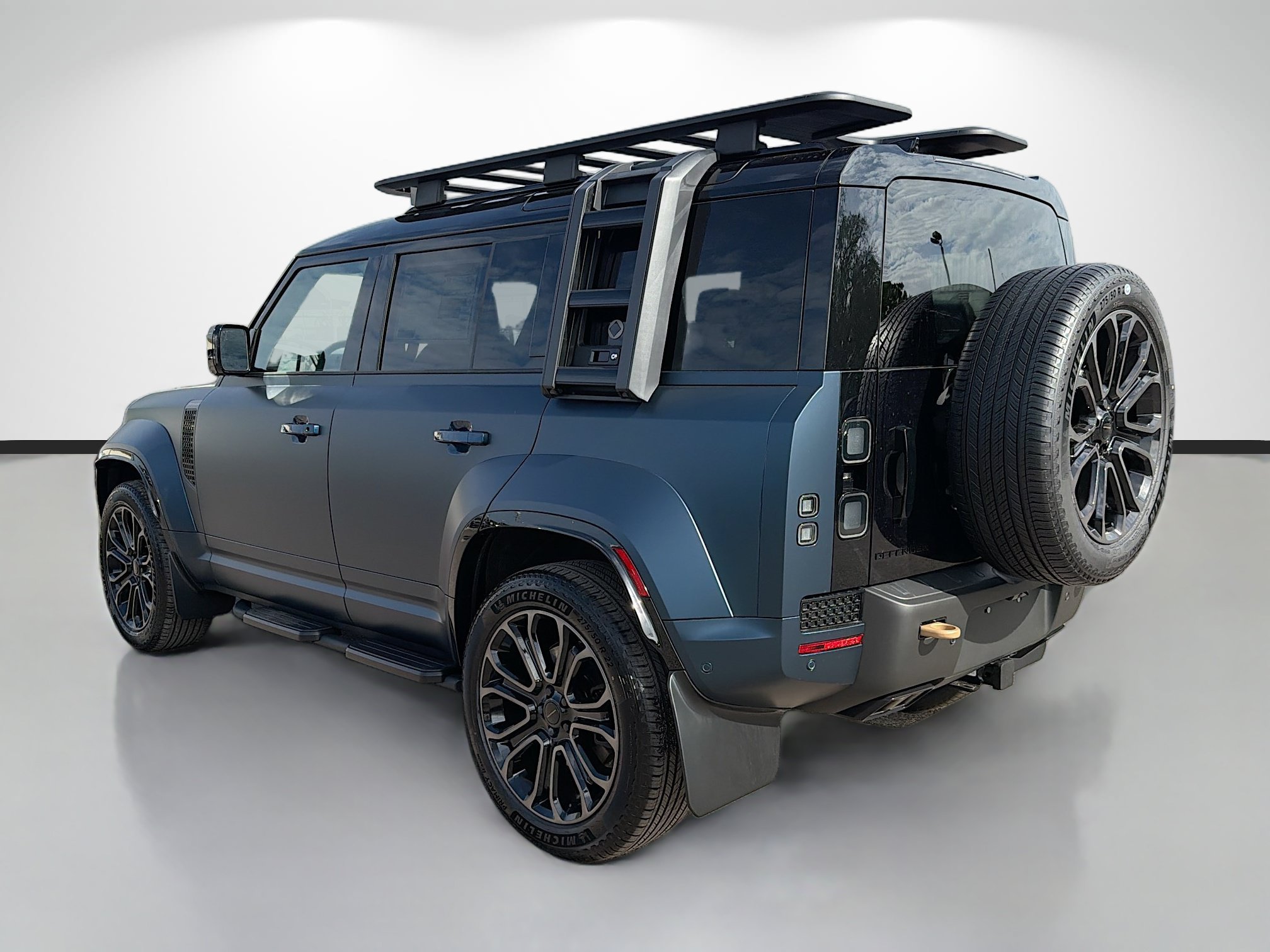 New 2026 Land Rover Defender 110 OCTA 4 Door SUV in Tampa #2603072