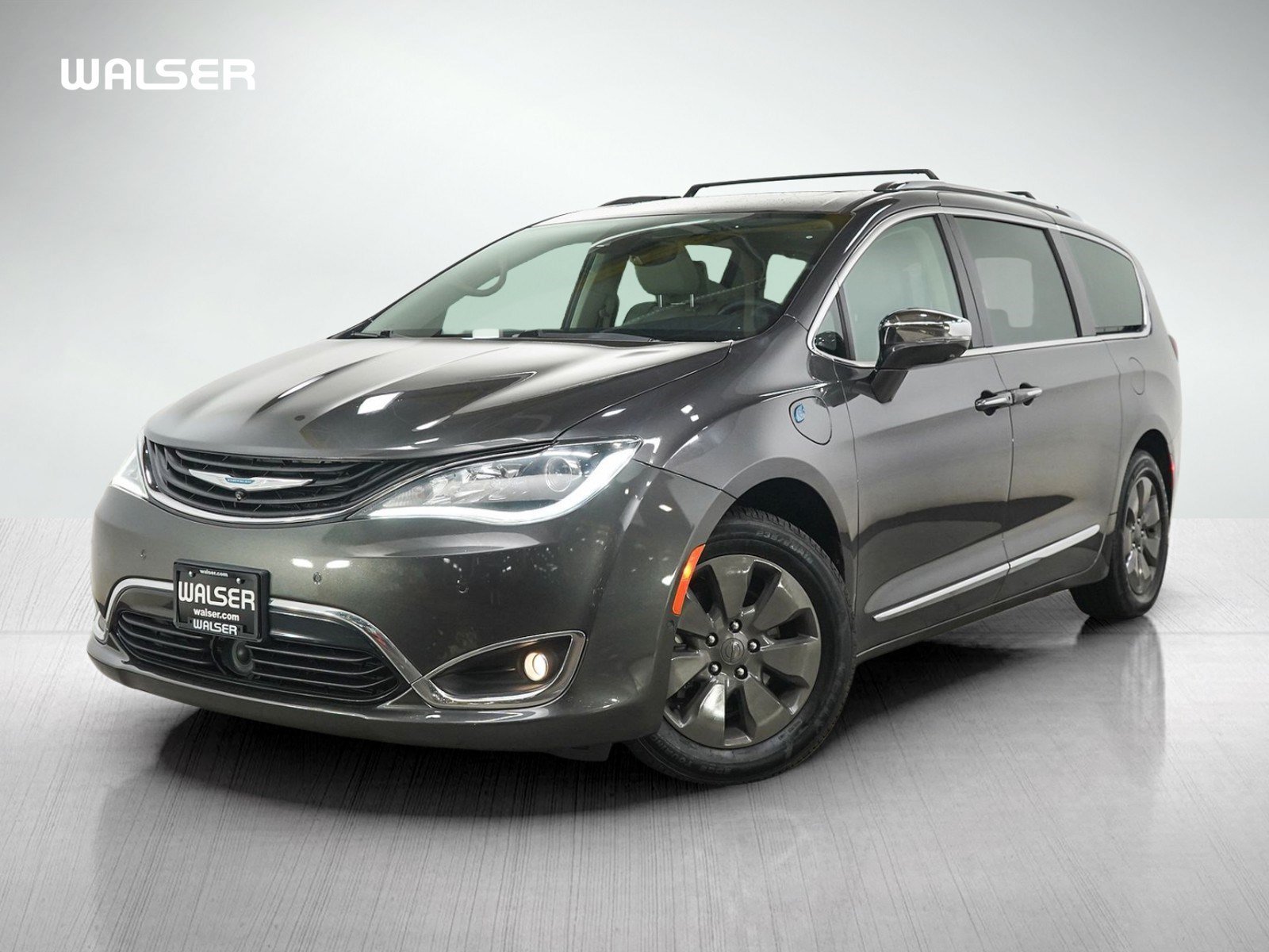 2018 Chrysler Pacifica Hybrid Limited's photo