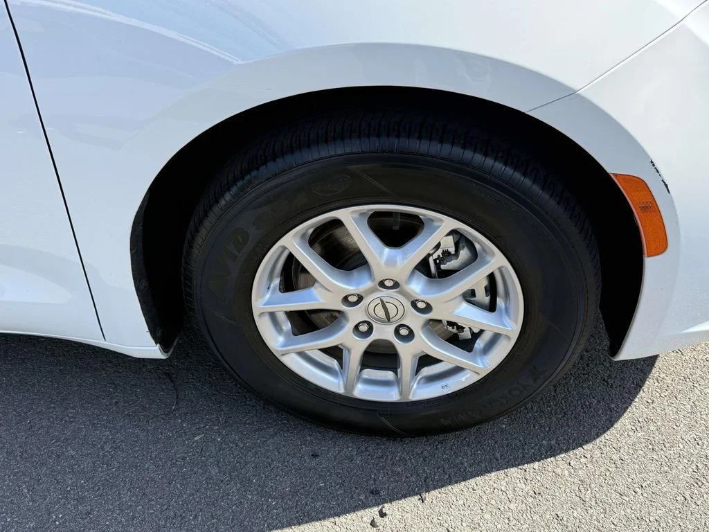Used 2024 White Chrysler Touring L image 11