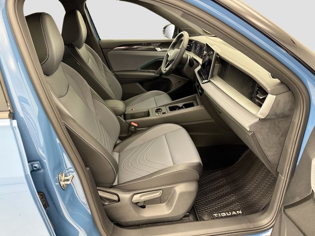 New 2026 Monterey Blue W/Deep Black Roof Volkswagen SE R-Line Black image 18