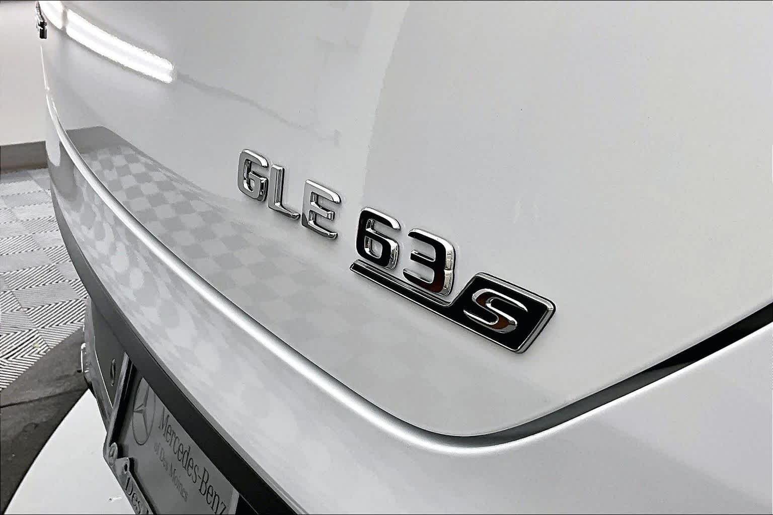 New 2026 MANUFAKTUR Moonlight White Metallic Mercedes-Benz AMG® GLE 63 S 4MATIC+ Coupe image 7