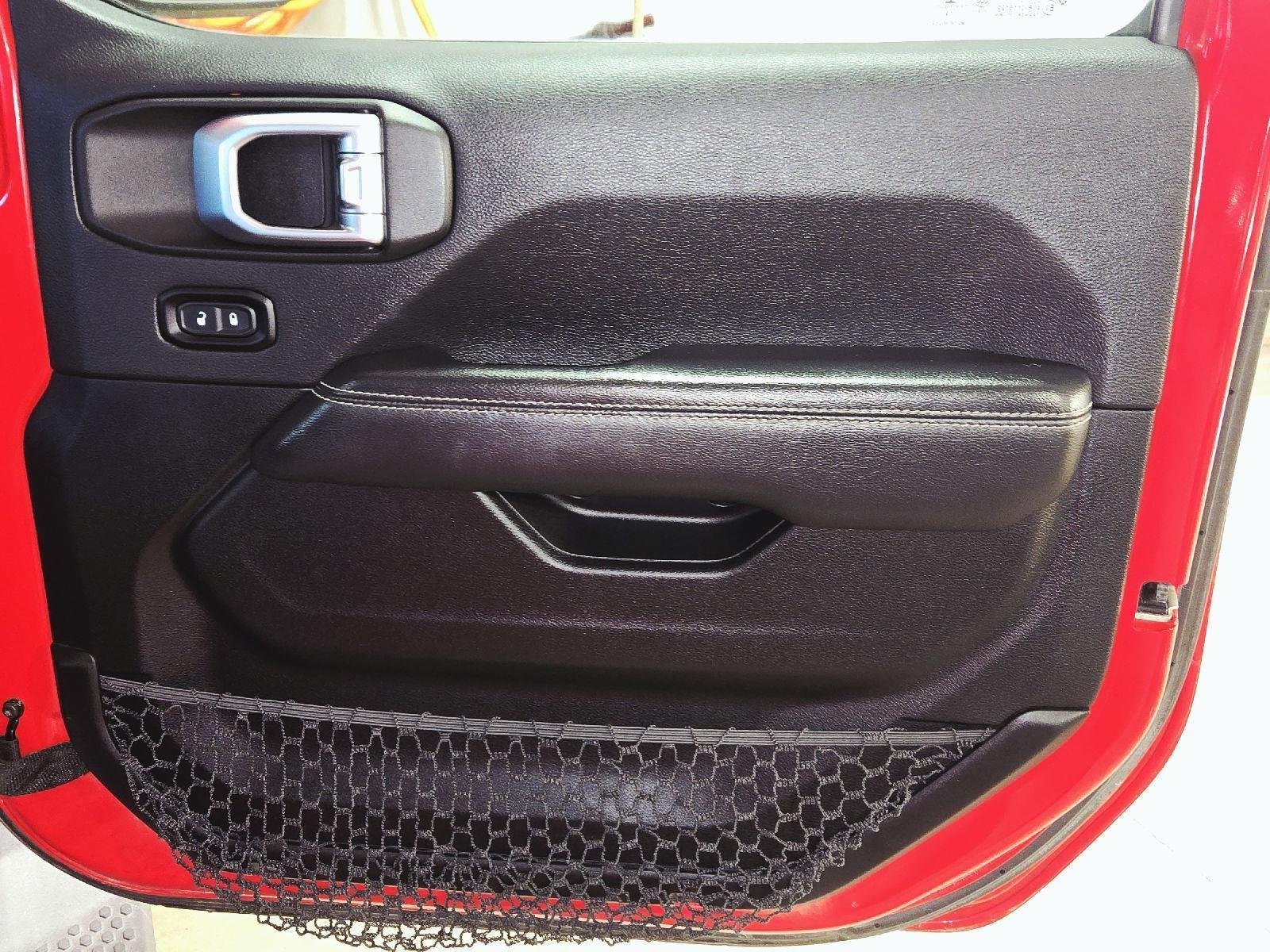 Used 2020 RED JEEP SAHARA image 54
