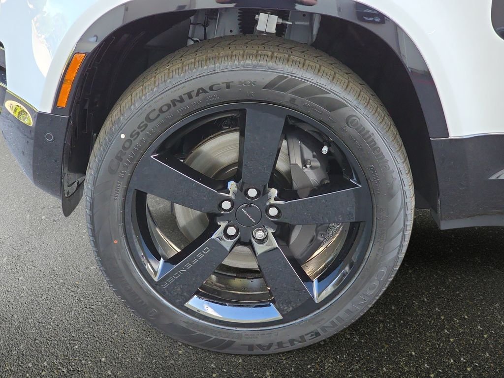 New 2026 Fuji White Land Rover X-Dynamic SE image 22