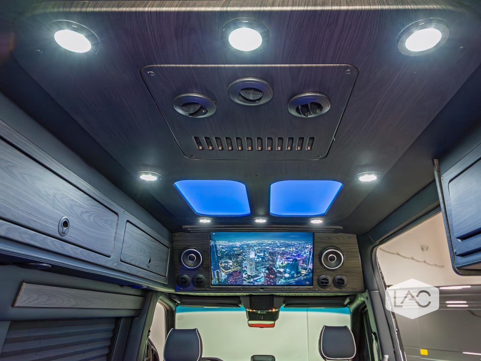 New 2026 Obsidian Black Metallic OGV Luxury Coach 144 AWD ULTIMATE ADV w/ 540ah PKG image 22