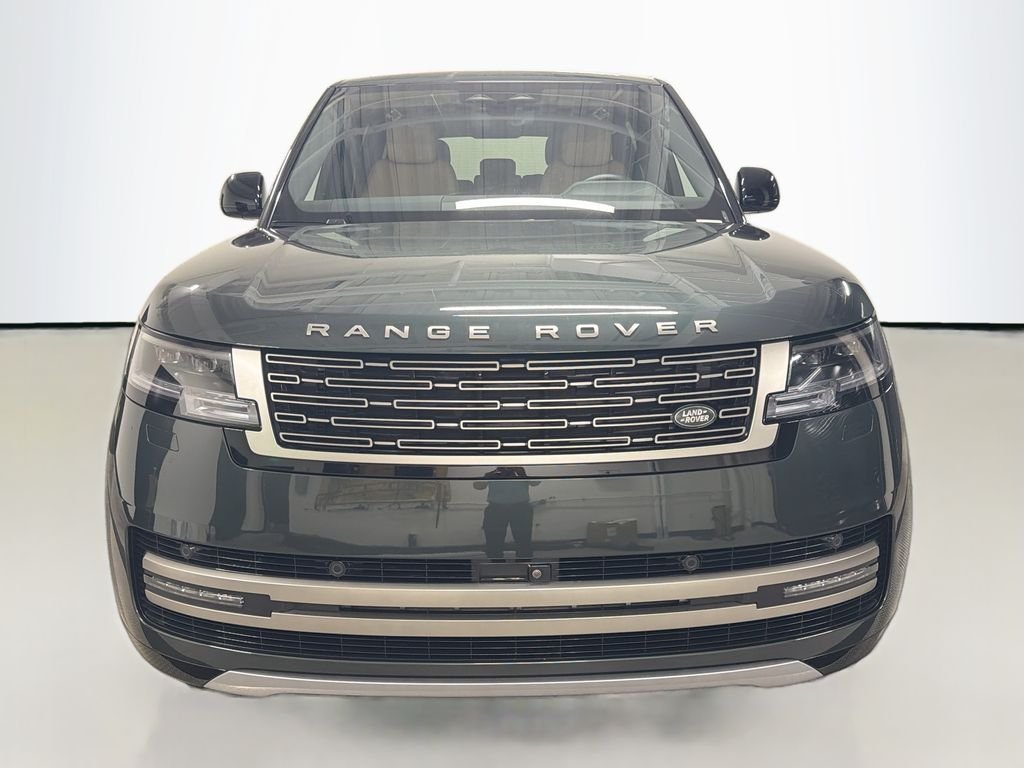 Used 2025 Green Land Rover SE image 6
