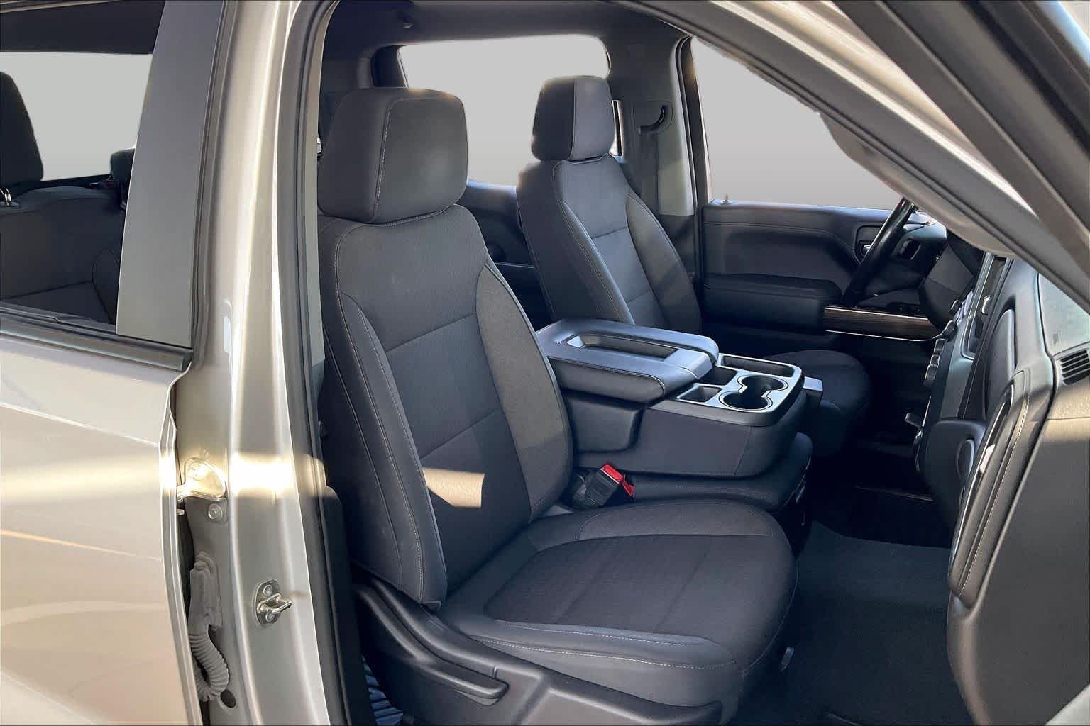 Used 2019 Silver Ice Metallic Chevrolet LT image 9