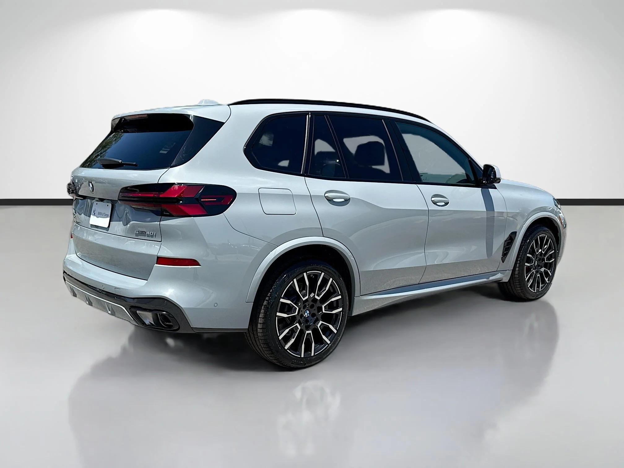 New 2026 Brooklyn Grey Metallic BMW sDrive40i image 3